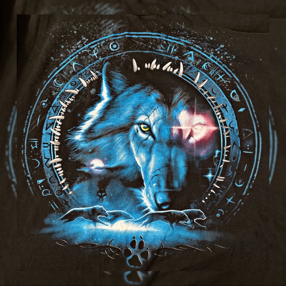 Wolf Tee